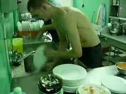 Błyskawiczne zmywanie talerzy